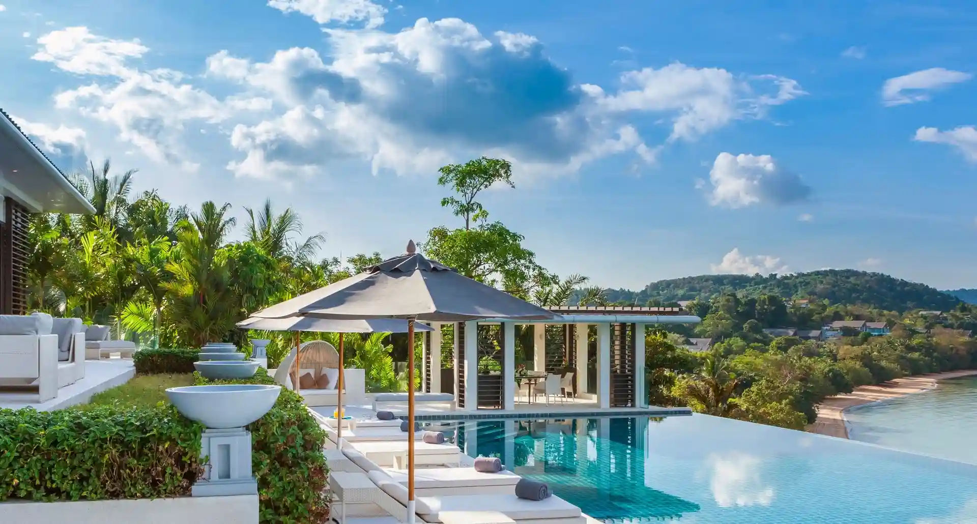 How a Personal Portfolio Showcases the Best Features of European Luxury Villas